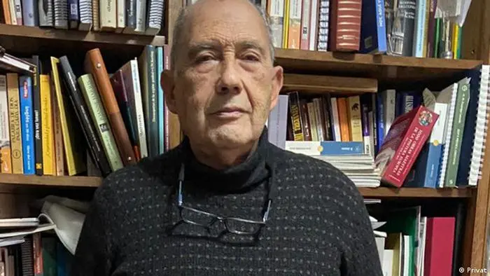 «Είμαστε ηλικιωμένοι, αλλά όχι χαζοί» - Εκστρατεία 78χρονου κατά τραπεζών!