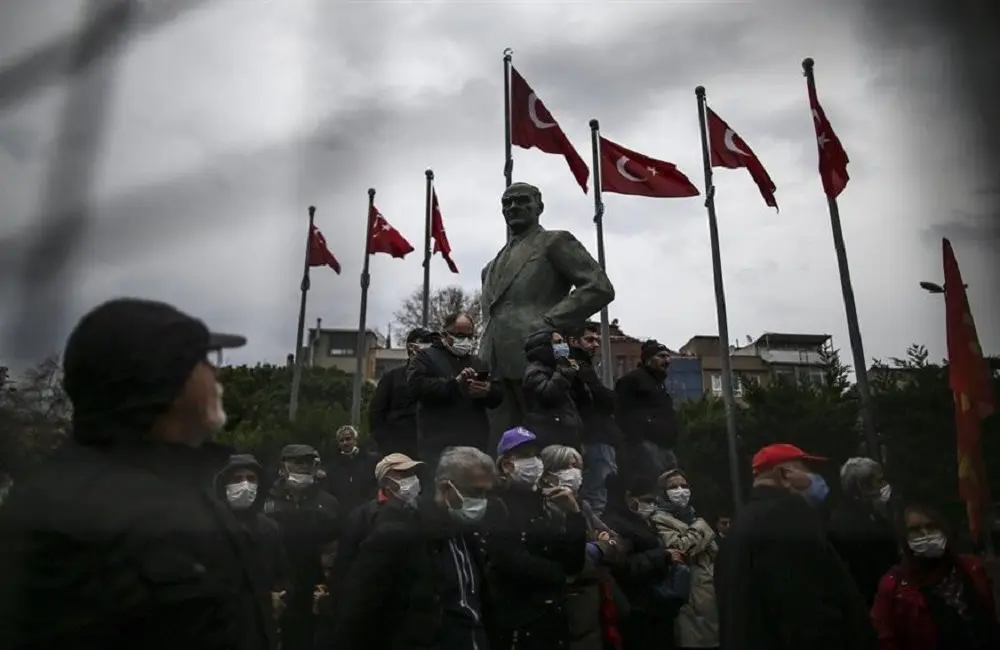 Στους δρόμους οι Τούρκοι για τις τιμές της ενέργειας