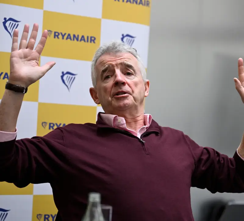 «Ποιος πίνει μπύρες στις 5 το πρωί;» – Ο CEO της Ryanair ζητά να απαγορευθεί το αλκοόλ στα αεροδρόμια