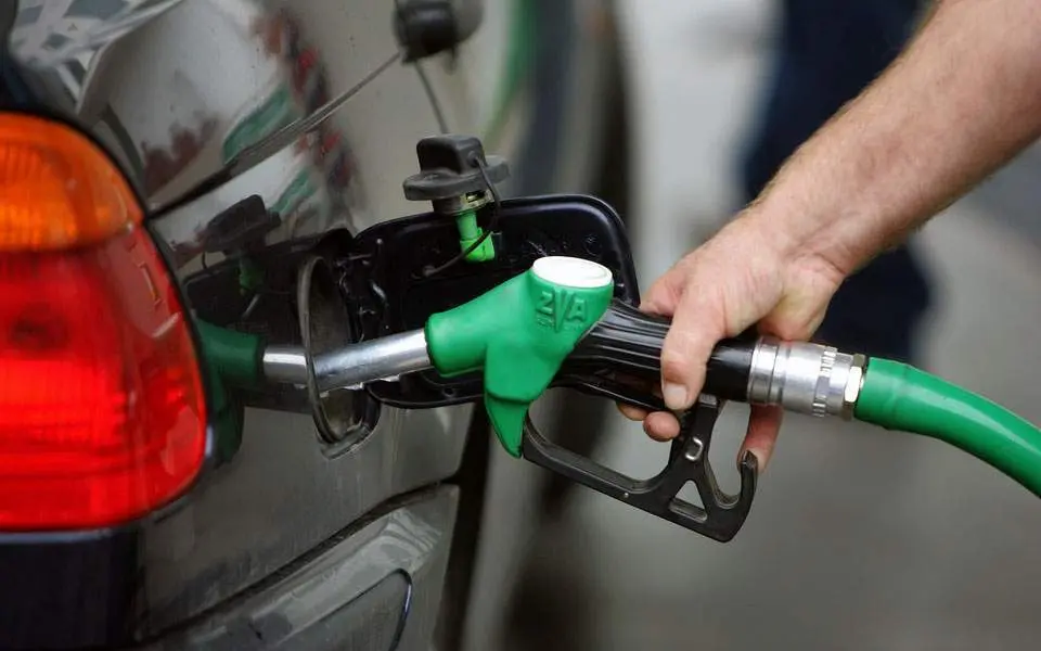 Πώς να εξοικονομήσετε καύσιμα το καλοκαίρι για το αυτοκίνητο