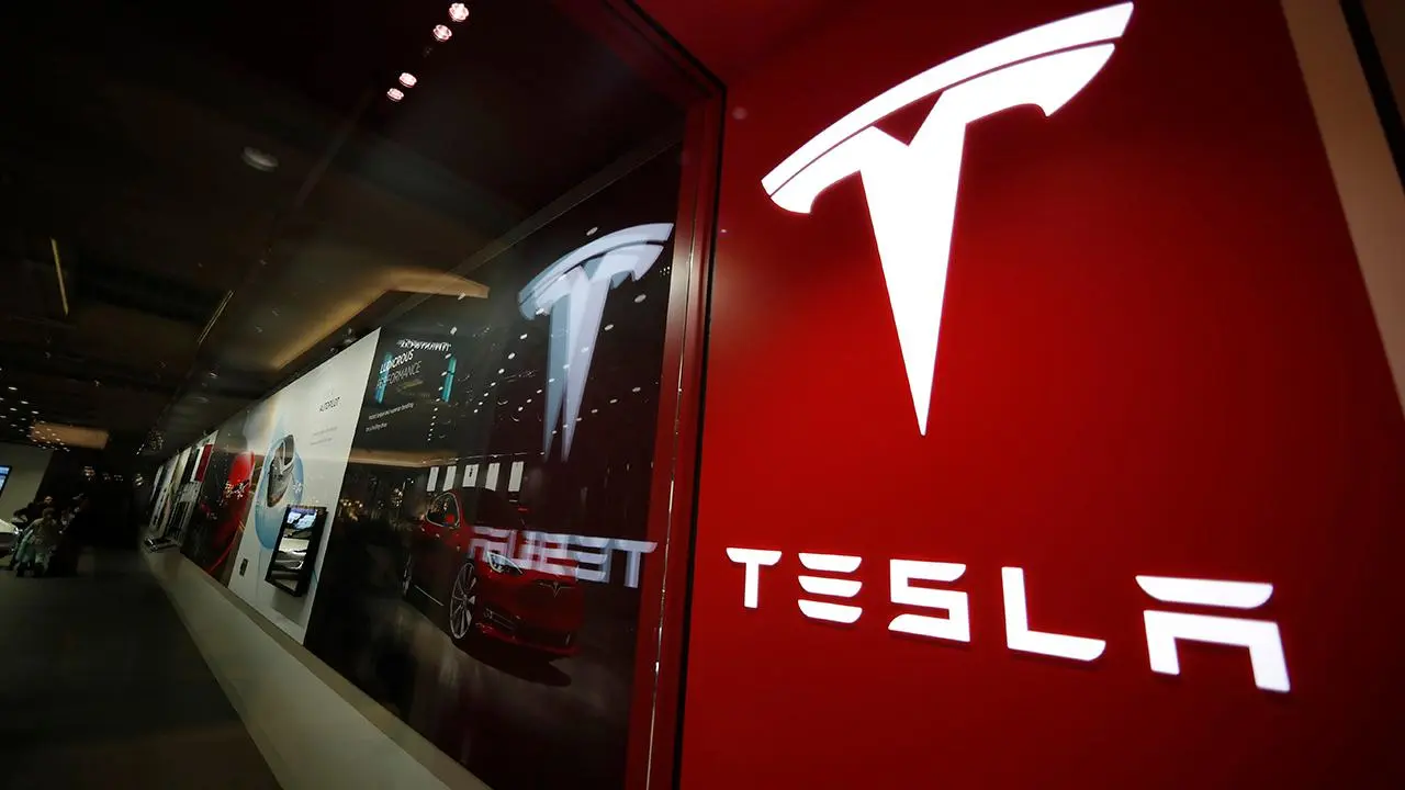 Εκτοξεύτηκε η μετοχή της Tesla - Πόσο ψηλά θα φτάσει;