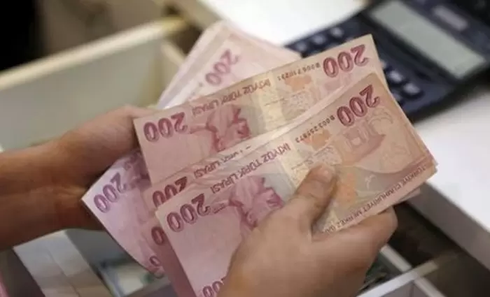 Fitch: Πολλαπλοί οι κίνδυνοι για τις τουρκικές τράπεζες