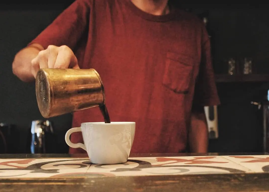 Τι ισχύει από σήμερα σε μπαρ, καφενεία και εστιατόρια;