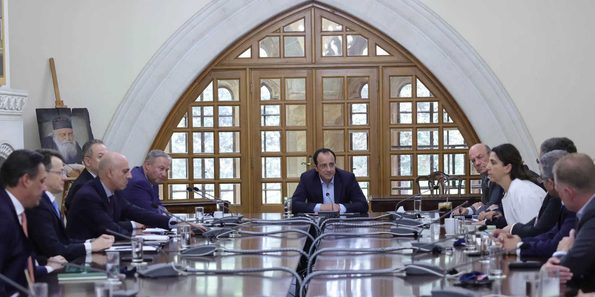 Προτείνουν να λαμβάνεται υπόψη η αυξομείωση επιτοκίων στη σύναψη δανείου