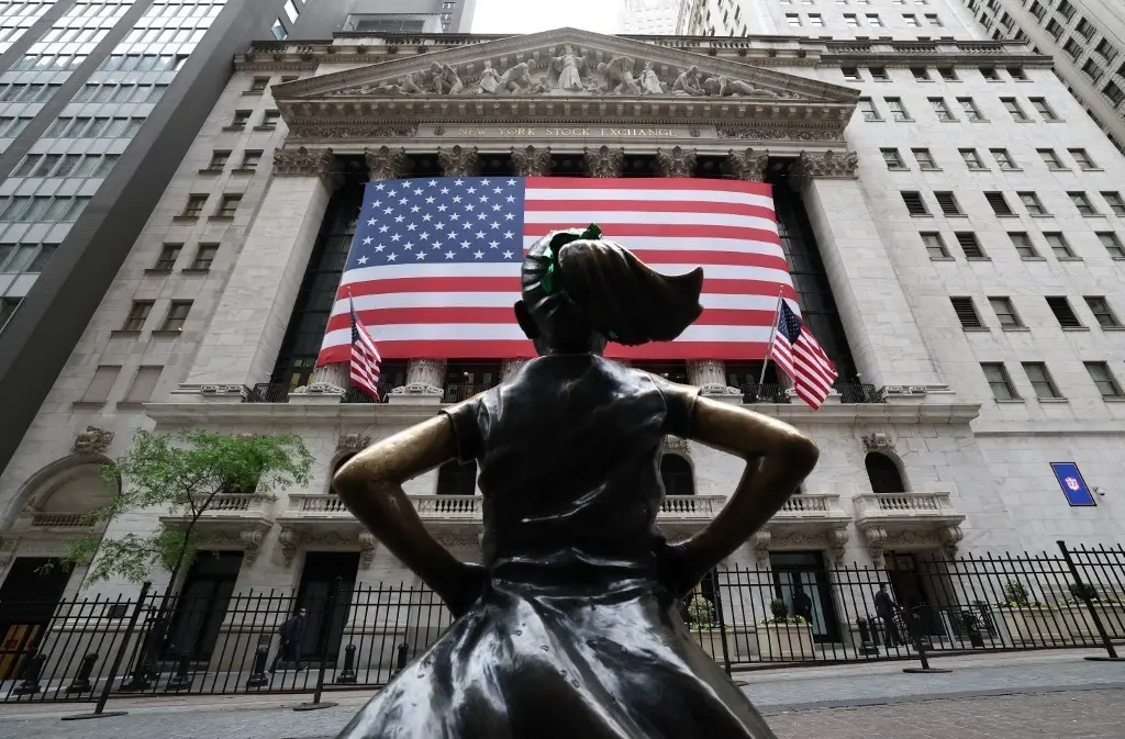 Η Wall Street παραμένει σε τροχιά ρεκόρ εν αναμονή νέων εξελίξεων μεταξύ ΗΠΑ-Ιράν