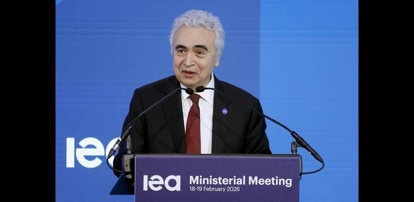 Μπιρόλ (ΔΟΕ): Στροφή στις AΠE – Η τρέχουσα κρίση είναι πιο σοβαρή από αυτές του 1973, του 1979 και του 2022 μαζί