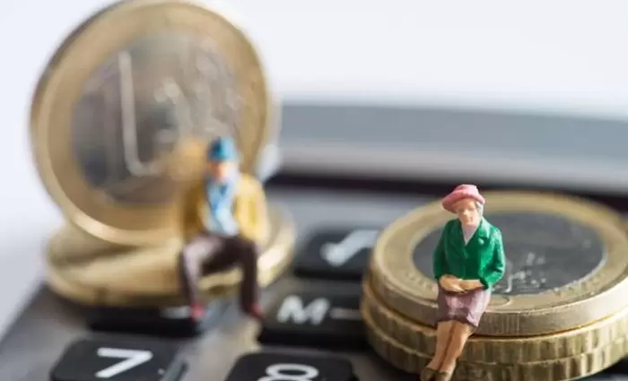 Στους λογαριασμούς των δικαιούχων συντάξεις και επιδόματα 