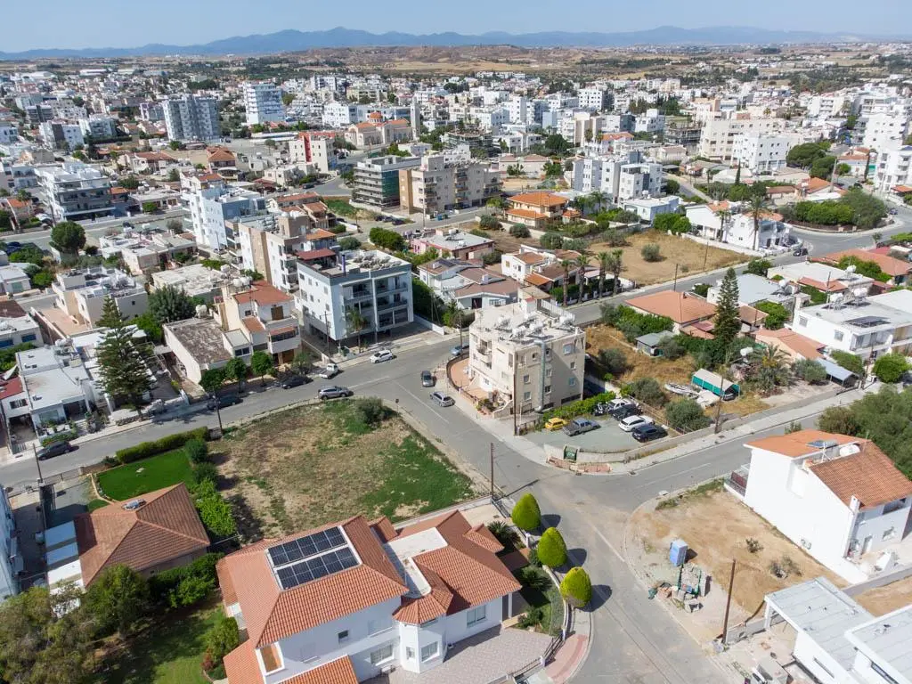 Ανεγείρονται χιλιάδες πολυκατοικίες - Αυξήθηκαν οι άδειες οικοδομής το 2023 (ΠΙΝΑΚΕΣ)