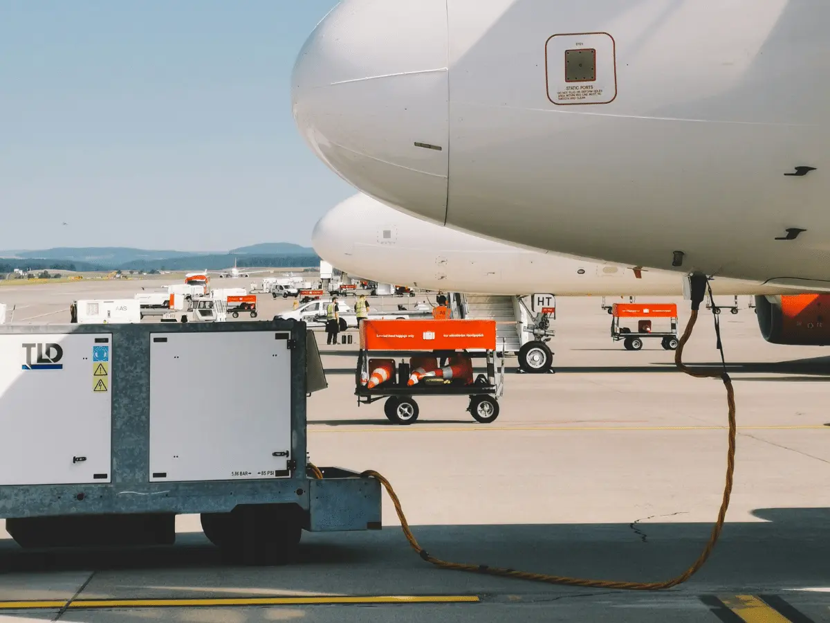 IATA: Θετική η εκεχειρία αλλά οι τιμές των αεροπορικών εισιτηρίων θα παραμείνουν υψηλές