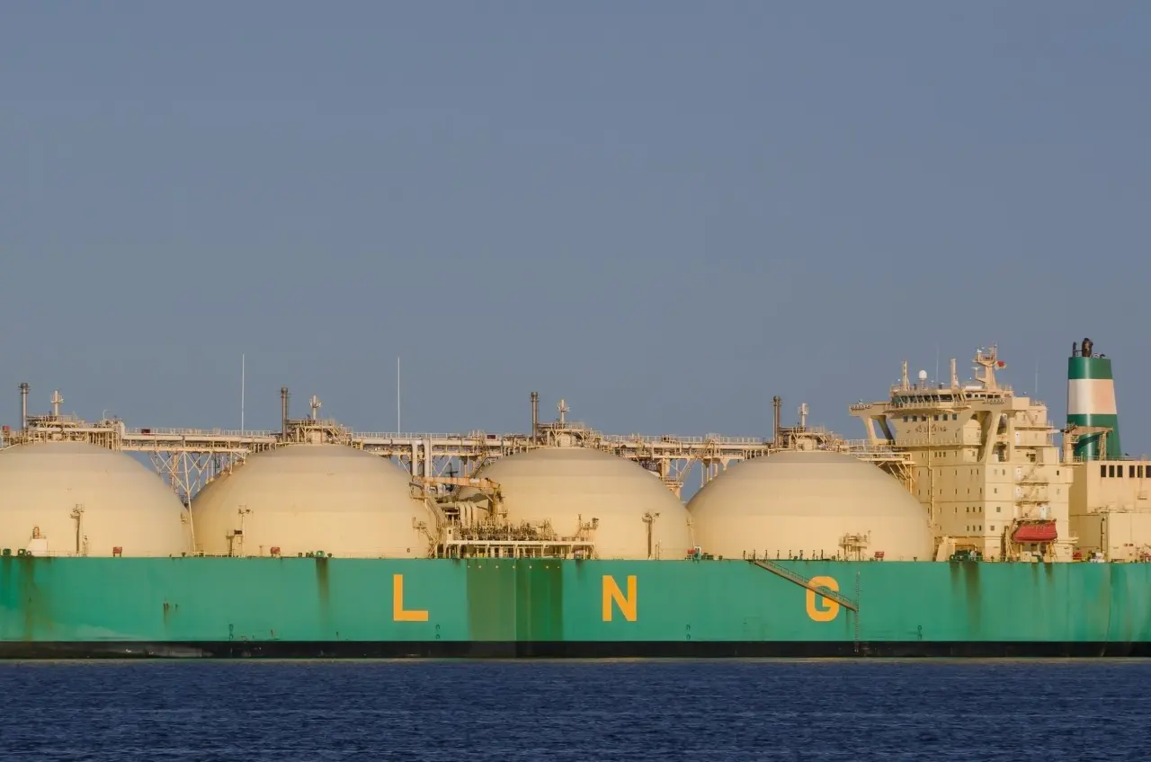 Κατάρ: Δεξαμενόπλοιο LNG πέρασε από τα Στενά του Ορμούζ παρά την ένταση