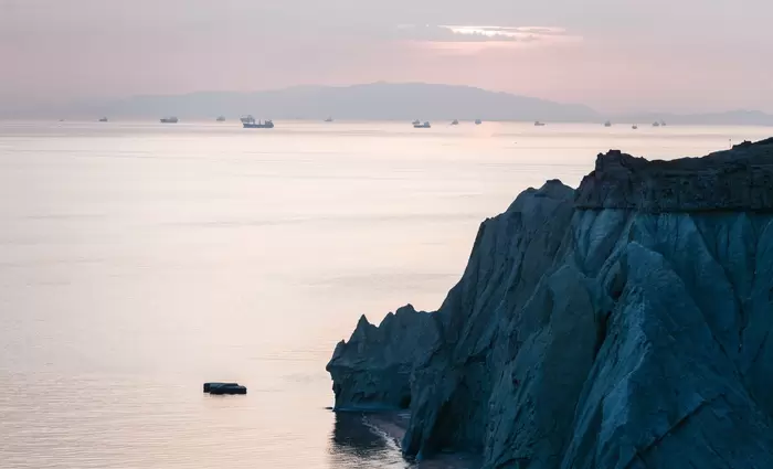 Ιρανός πρεσβευτής: Τα Στενά του Ορμούζ θα είναι ανοικτά αλλά θα επιβάλλονται τέλη διέλευσης