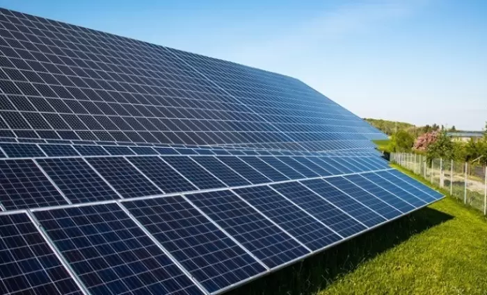 Η ηλιακή ενέργεια μειώνει τις εισαγωγές σε ορυκτά καύσιμα στην Ευρώπη