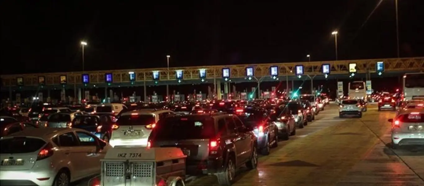 Lockdown Αθήνας - Έφυγαν 74 χιλιάδες οχήματα σε 24 ώρες