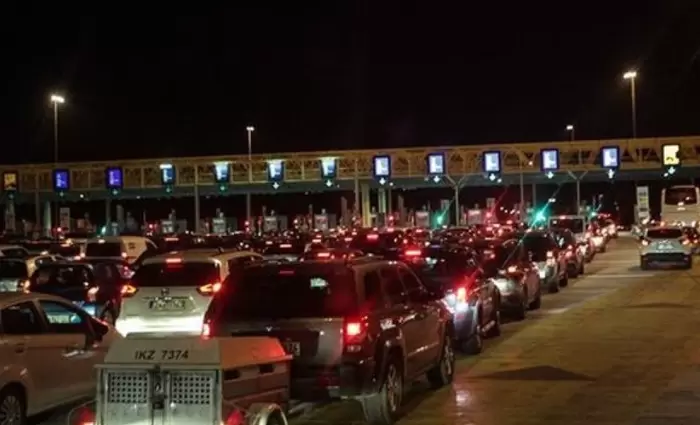 Lockdown Αθήνας - Έφυγαν 74 χιλιάδες οχήματα σε 24 ώρες