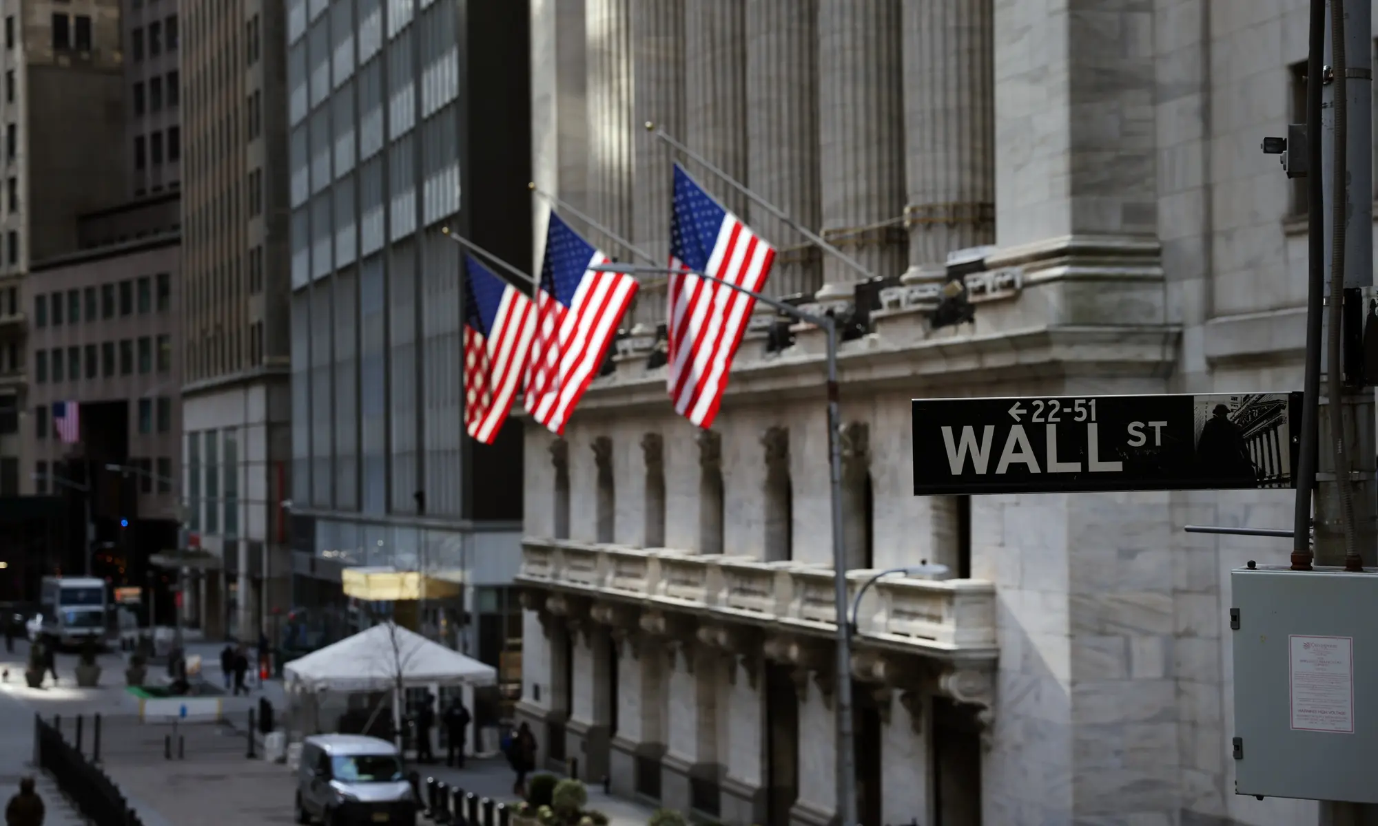 Στάση αναμονής στη Wall Street με το βλέμμα στην Fed