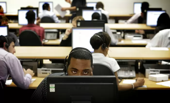 Η Κομισιόν ζητεί καλύτερη προσέγγιση εργαζομένων υψηλής ειδίκευσης