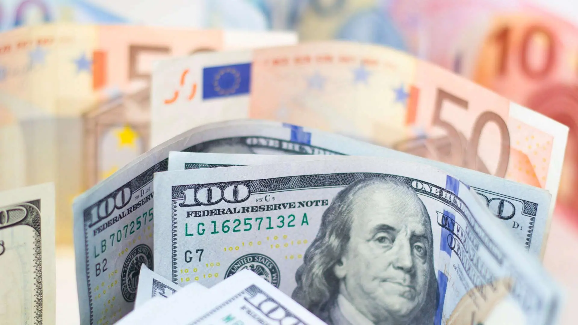 Το ευρώ υποχωρεί 0,12%, στα 1,0238 δολάρια