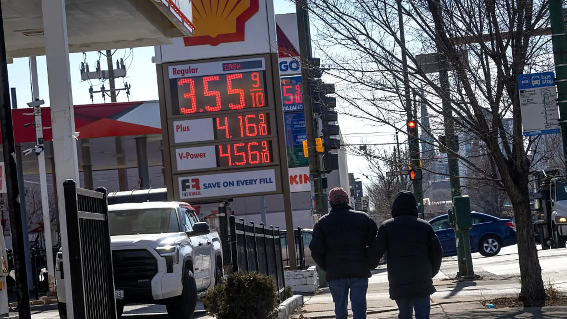 Η σύρραξη στη Μέση Ανατολή φέρνει… εκτόξευση λογαριασμών και στις ΗΠΑ