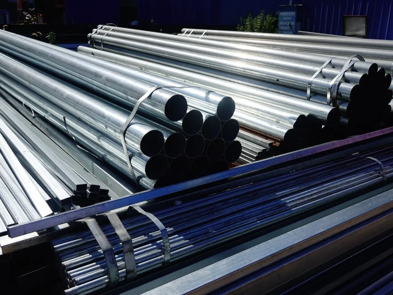 Σε υψηλό 4ετίας το αλουμίνιο λόγω πολέμου στο Ιράν – Πιέσεις σε χαλκό και νικέλιο