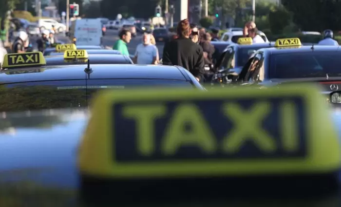 Τελεσίγραφο από τους οδηγούς αστικών ταξί - Προειδοποιούν με κινητοποιήσεις