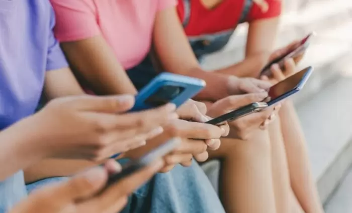 Στο 98,3% η χρήση κοινωνικών δικτύων στους Κύπριους νέους - Πρωτιά στην ΕΕ