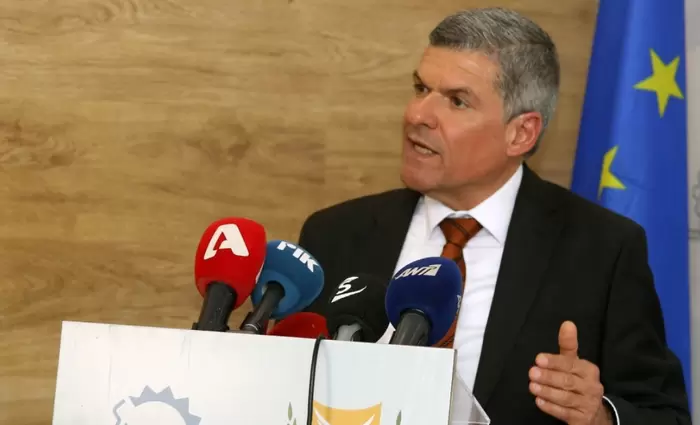 Απορρίπτει ο Υπουργός Εμπορίου όσα του καταλογίζουν για e-kalathi