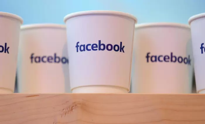 Ανοίγουν τα πρώτα Facebook Cafes