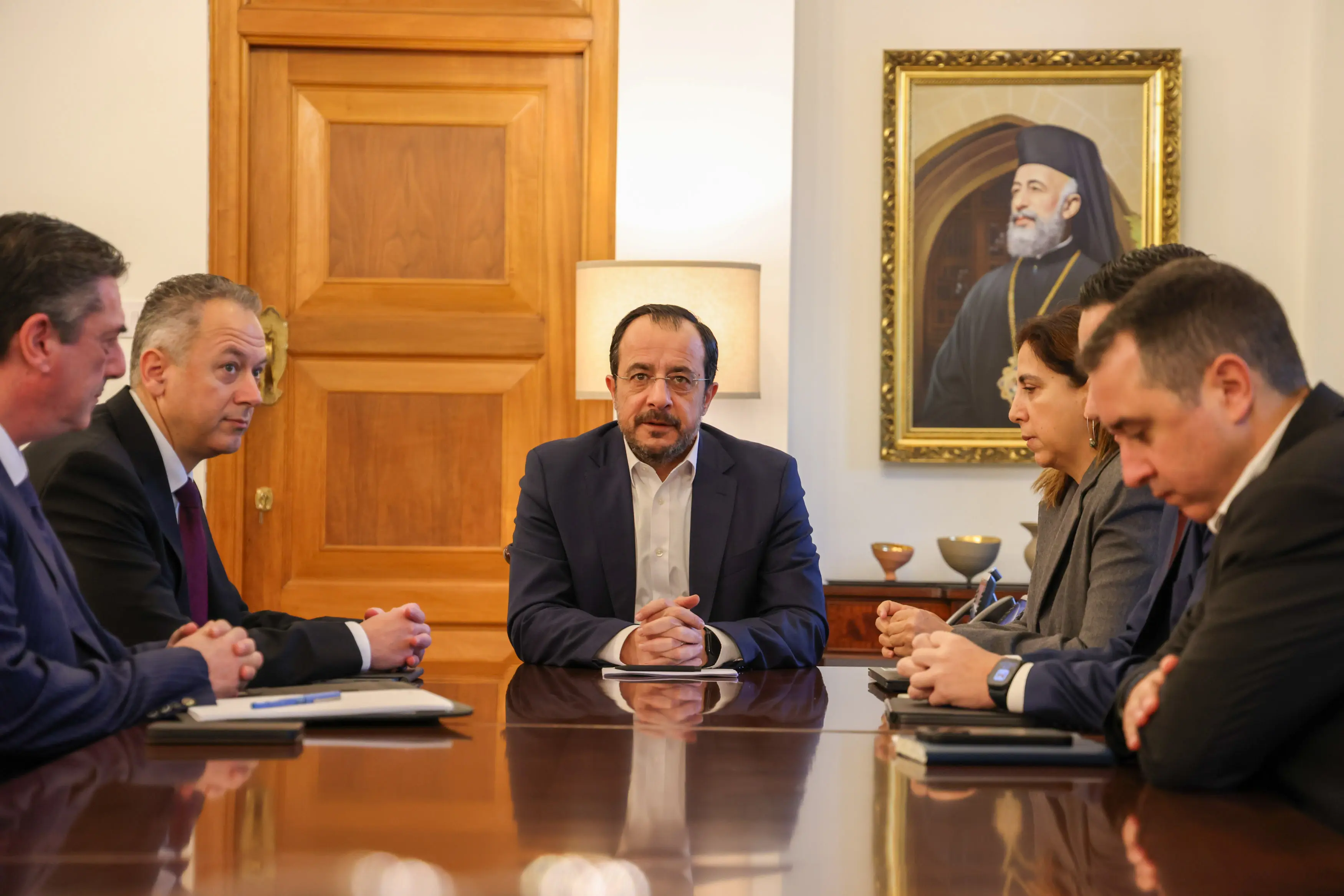 Συνάντηση ΠτΔ με CEO τραπεζών Κύπρου και Ελληνικής στην παρουσία ΥΠΟΙΚ