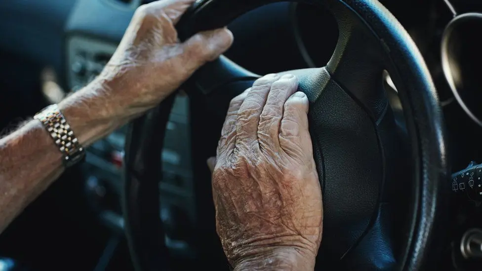 «Δικαίωμα των ασφαλιστικών εταιρειών να απορρίπτουν τους ηλικιωμένους»