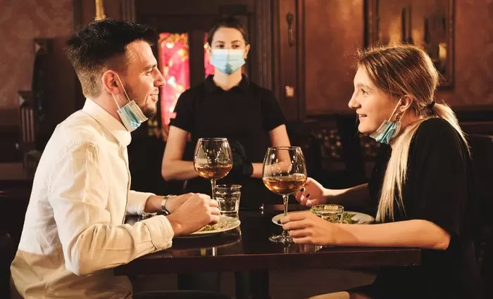 Ποιοι δικαιούνται να ελέγξουν τα safepass στα μαγαζιά - Πρόστιμα σε ιδιοκτήτες