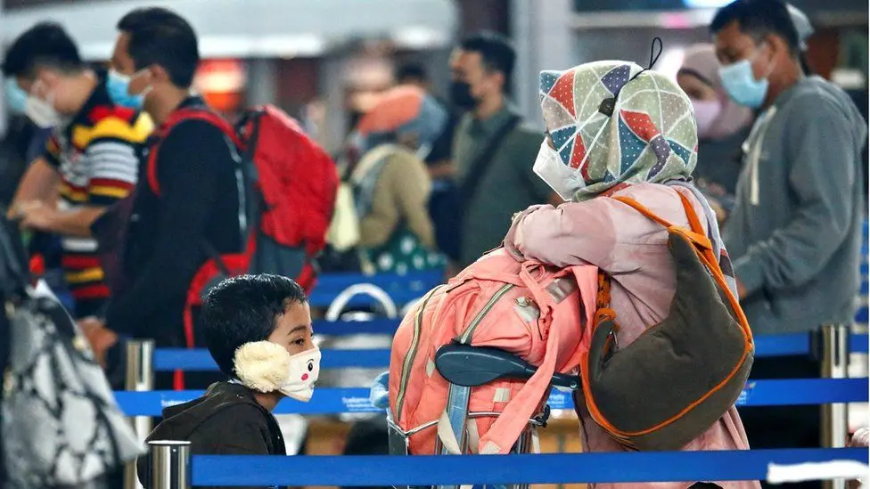 Σκάνδαλο με χρησιμοποιημένες μπατονέτες για rapid test