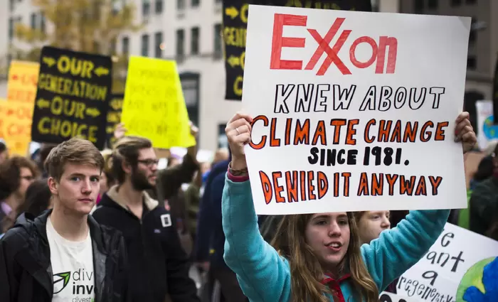 Exxon: «Οι πολίτες φταίνε που δεν θέλουν να πληρώσουν για την κλιματική κρίση»