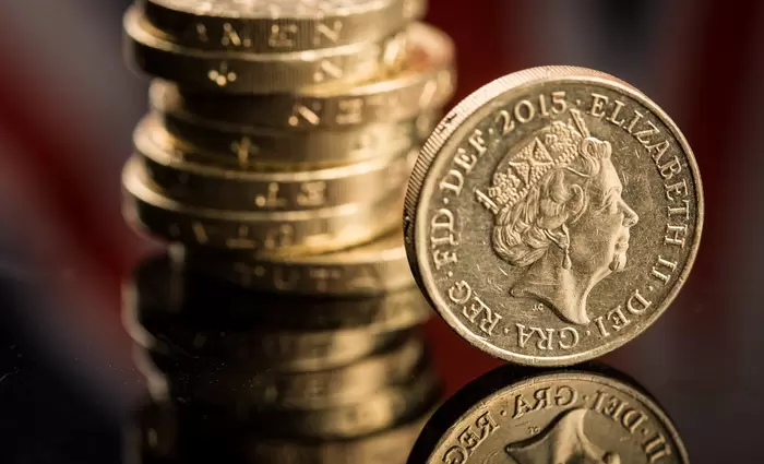 Πάγωσε η στερλίνα μετά τις εξελίξεις στο Brexit