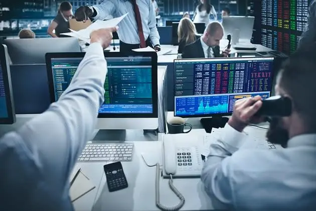 Financial Times: Το παράδοξο με τις αποτιμήσεις των ευρω-τραπεζών