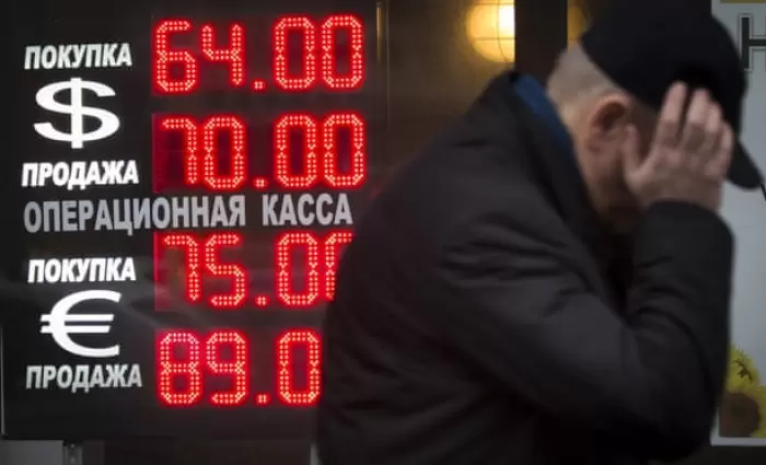Σε ελεύθερη πτώση το ρούβλι