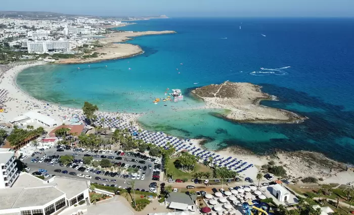 AFP: Ανακάμπτει η κυπριακή τουριστική βιομηχανία παρά τις προκλήσεις