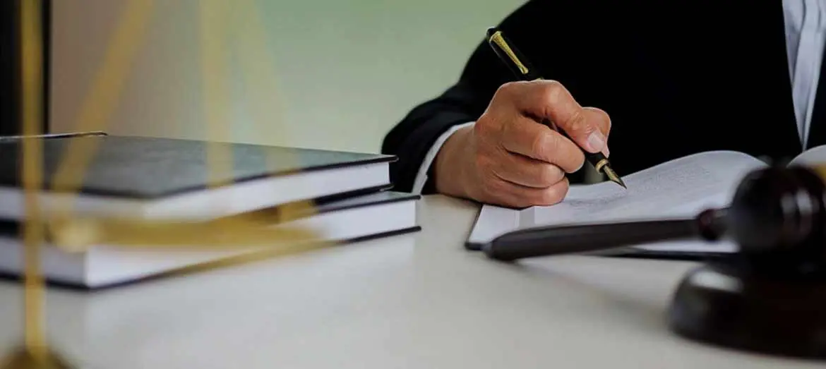 Οι κληρονόμοι θανόντος δικαιούνται την άδεια μετ' αποδοχών του