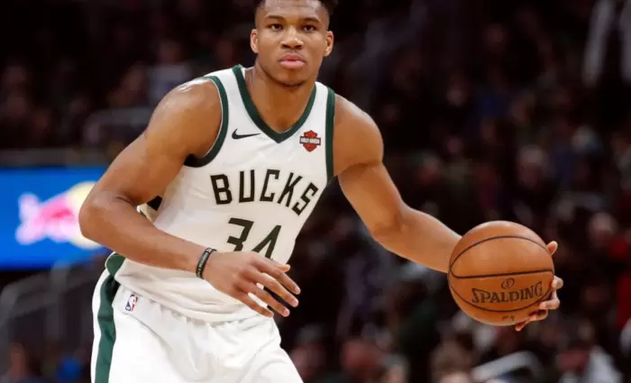 Οι νέες μπίζνες του «Greek Freak» – Νέο κατάστημα Antetokounbros στην Ερμού