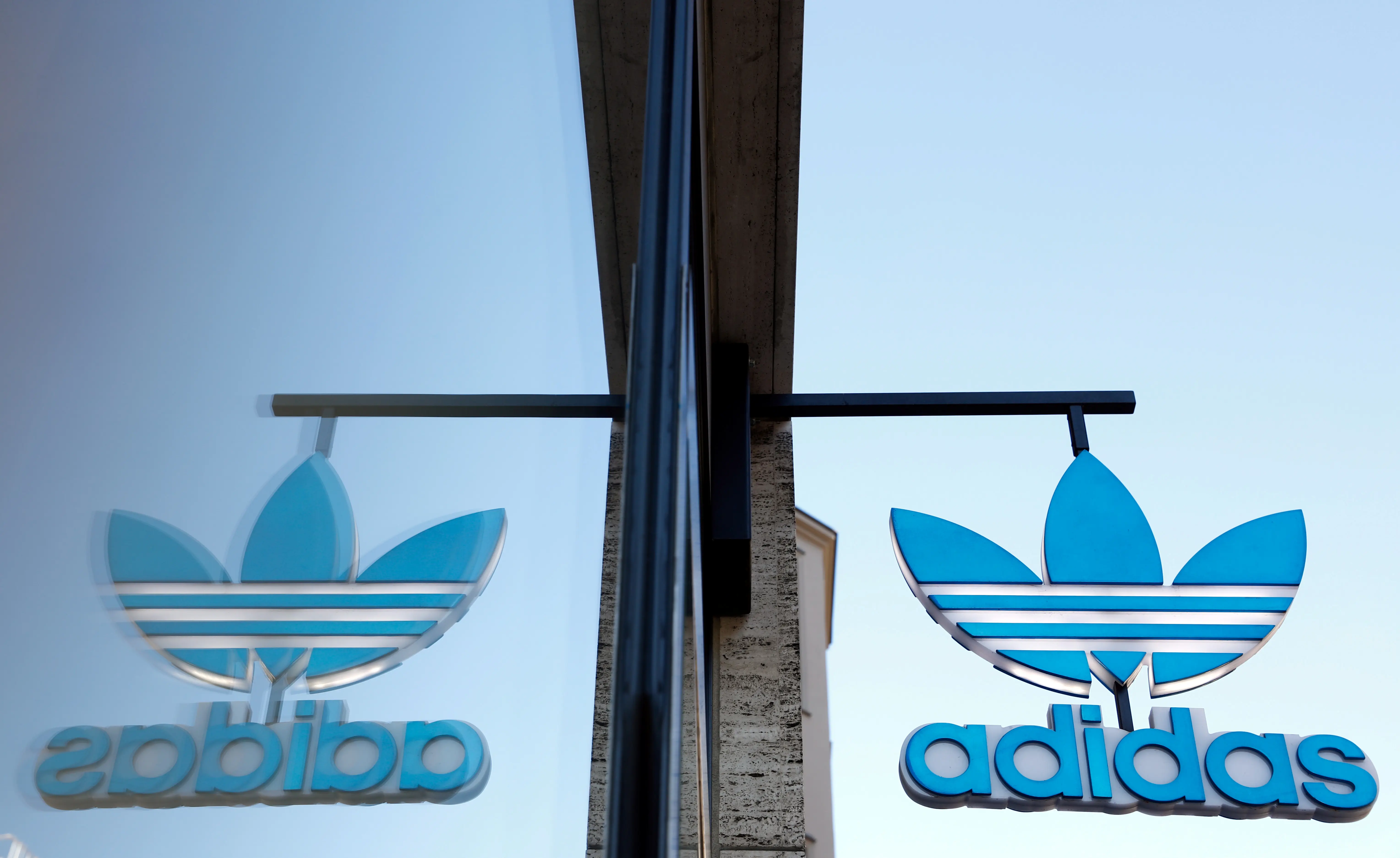 Πώς η Adidas διπλασίασε τα κέρδη της παρά τις εμπορικές εντάσεις