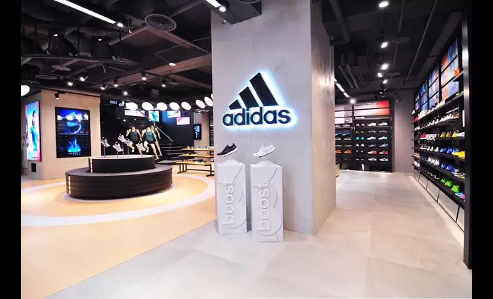 Κατρακυλούν οι πωλήσεις της Adidas στην Κίνα