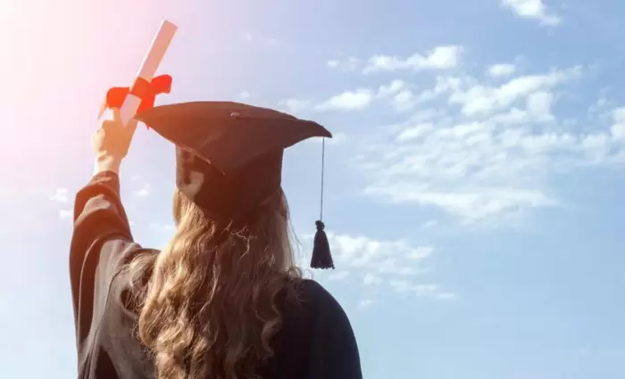 Στο 93% η απασχολησιμότητα αποφοίτων ανώτερης εκπαίδευσης