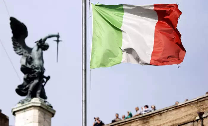 Οι Βρυξέλλες θα ζητήσουν από τη Ρώμη εξηγήσεις για τα δημόσια οικονομικά