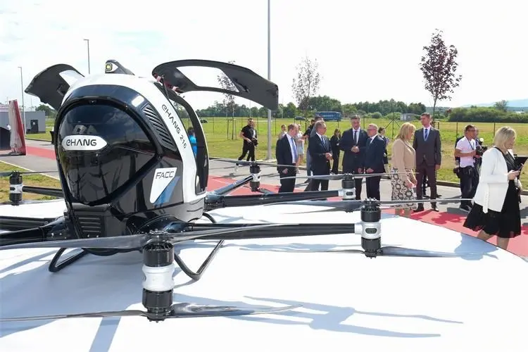 «Πράσινο φως» της Κίνας στις πρώτες δοκιμαστικές πτήσεις αεροταξί