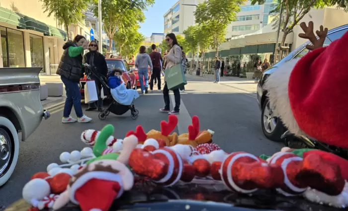 Κορυφώνονται σήμερα τα ψώνια για το γιορτινό τραπέζι – Αυξημένη η κίνηση στην αγορά