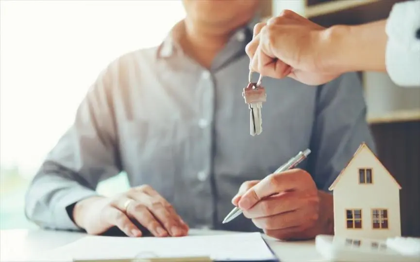 Ισχυρή άνοδος στην αγορά ακινήτων – Αύξηση 16% στα πωλητήρια έγγραφα το πρώτο εξάμηνο