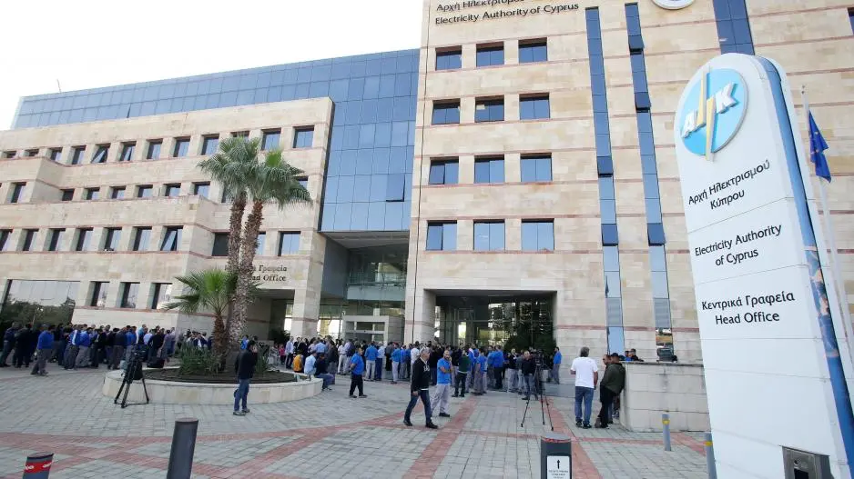 Σε πλήρη εξέλιξη 12ωρη απεργία των εργαζομένων της ΑΗΚ