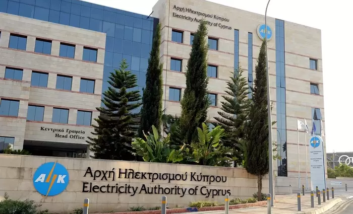 ΑΗΚ: Αν λειτουργήσει το τερματικό, μείωση τιμής ηλεκτρισμού το 2025