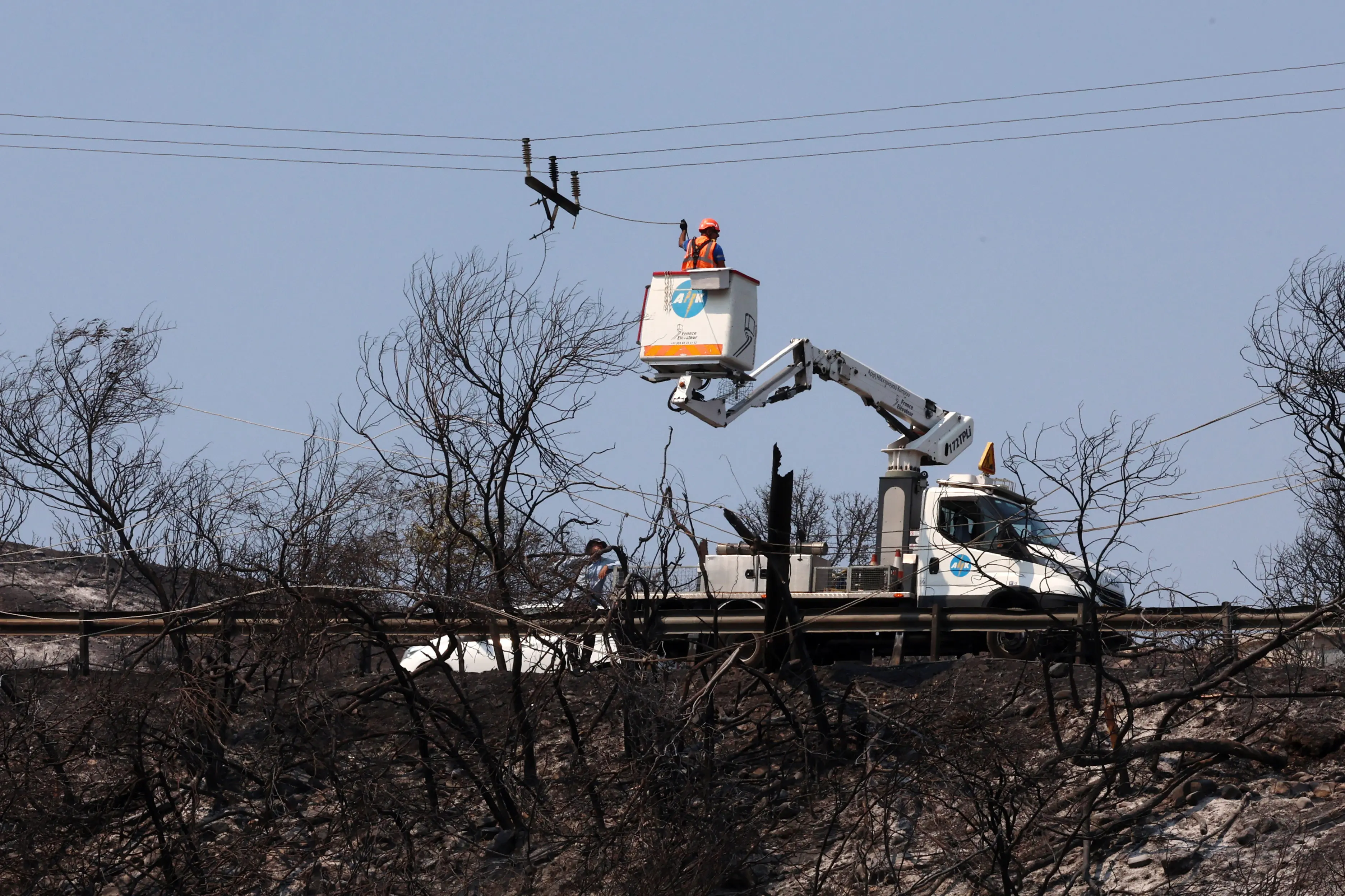 Δύσκολη η αποκατάσταση ρεύματος στις πληγείσες περιοχές - «Καταστράφηκε το δίκτυο»