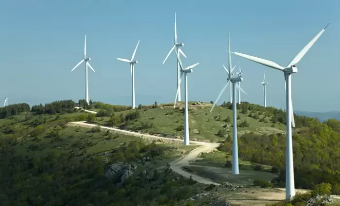 Οι περικοπές ενέργειας από ΑΠΕ σε συνάντηση ΣΑΕΚ με ΡΑΕΚ