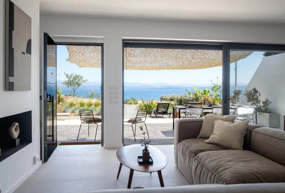 Πέφτουν οι τιμές στα Airbnb μετά από 20 μήνες